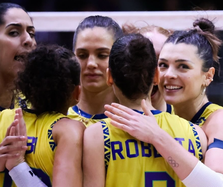 StatisticsVolei's tweet image. Maiores Pontuadoras (2 set)
Gabi: 6
Rosamaria: 4
Diana: 4
Julia B: 3
Julia K: 2