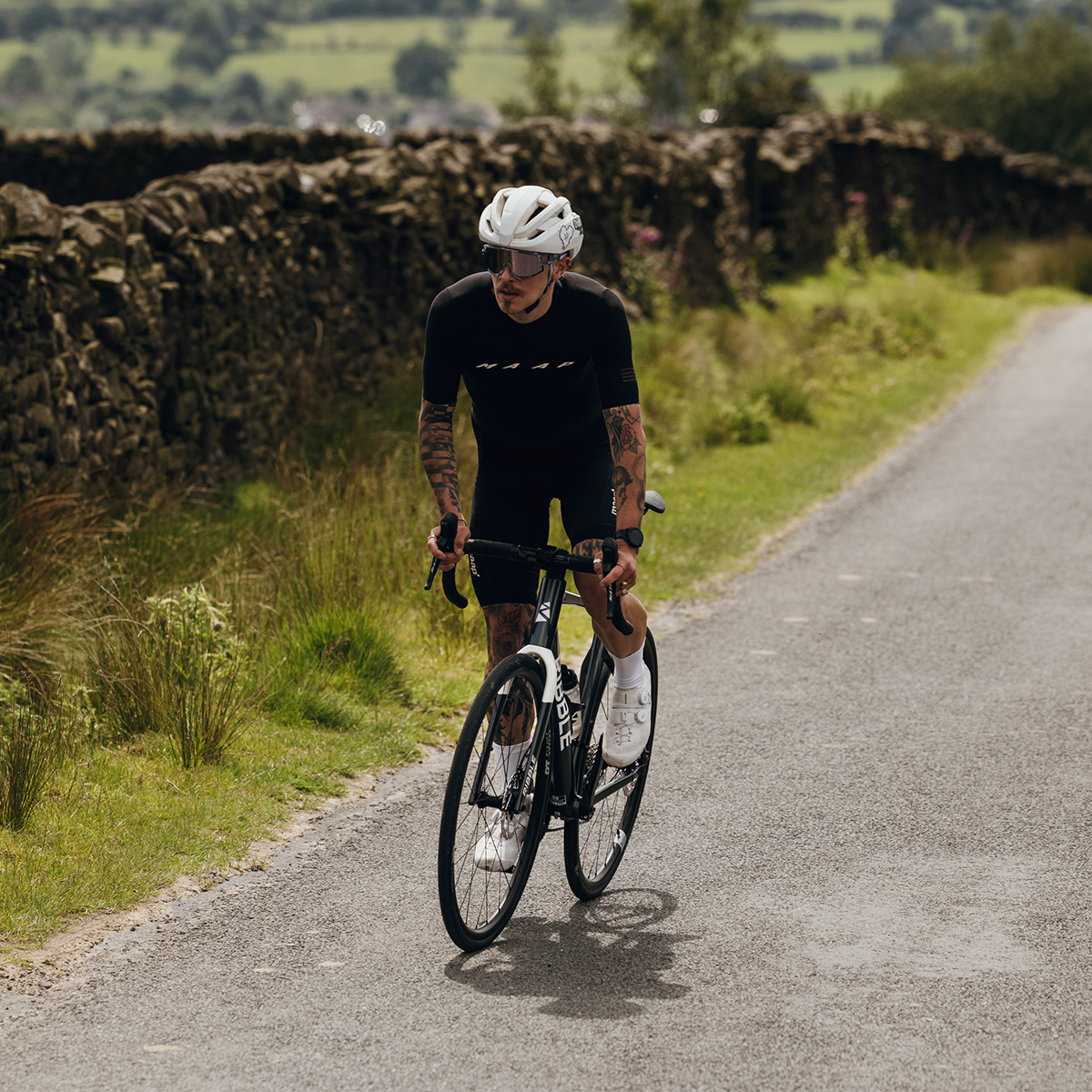 RibbleCycles's tweet image. Weekend plans? Sorted. 🌅⛰️

The ALLROAD AL blends everyday comfort with adventure-ready performance - from winding lanes to quiet climbs. spkl.io/6009AGN7h

#RideWithoutLimits #AllroadAL #RibbleCycles
