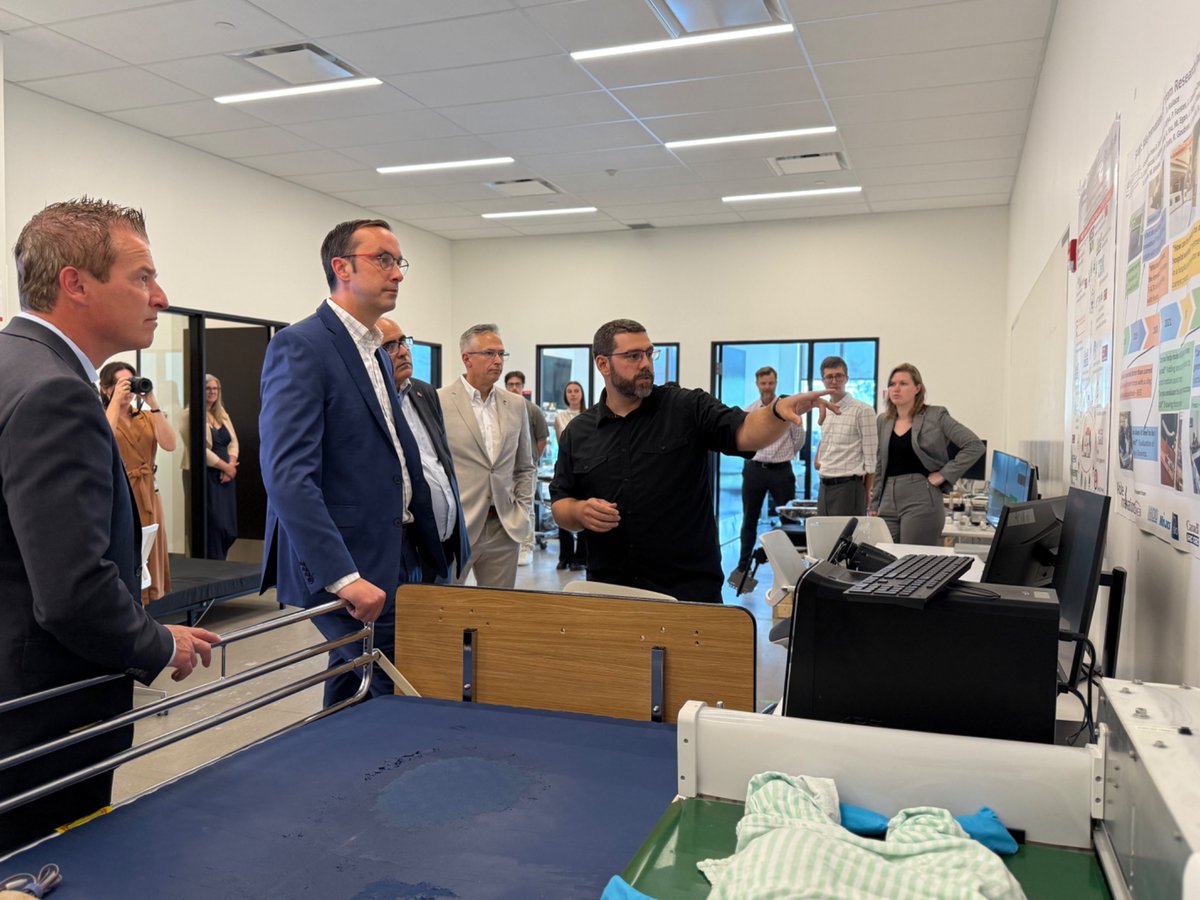 nolanmquinn's tweet image. Today in #Ottawa, MPP @GeorgesDarouze and I toured @Carleton_U’s SAM3 AGE-WELL Lab and the Ericsson 5G Research Lab – two leading research hubs driving innovation in aging and health technologies, satellite communications, and autonomous navigation.
With nearly $1B invested in…