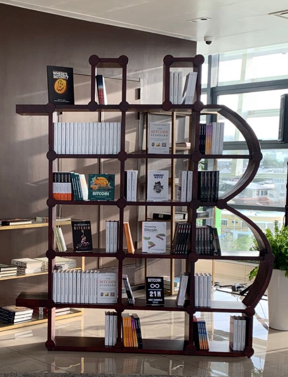 GabrielKurman's tweet image. “Economías circulares de Bitcoin” y  “La filosofía de Bitcoin” de @Alvaro_DMaria 📚disponibles en @BINAES !

Gracias @MissBitcoin_sv por hacerlo posible! 🧡