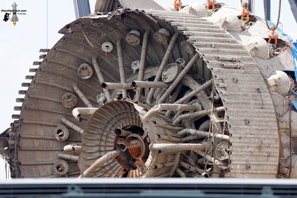 OliverNerd7's tweet image. Whole lotta new and interesting details in these pictures. LOX ice filters are different than many expected. Super cool to see the guts of a booster like this.