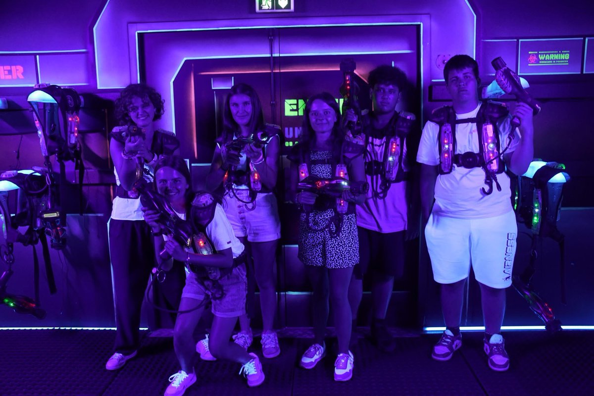teqbowling's tweet photo. 🎯 Jeudi 24 juillet au @teqbowling
Un grand bravo aux jeunes de @espacejeanmoulin (Les Sables d’Olonne) venus se défier dans notre #lasergame ! 💥
👉 Ambiance de folie, bonne humeur et esprit d’équipe au rendez-vous 🤩
Merci pour votre énergie et votre bonne vibe 🙌 https://t.co/MHxiO8qJzz