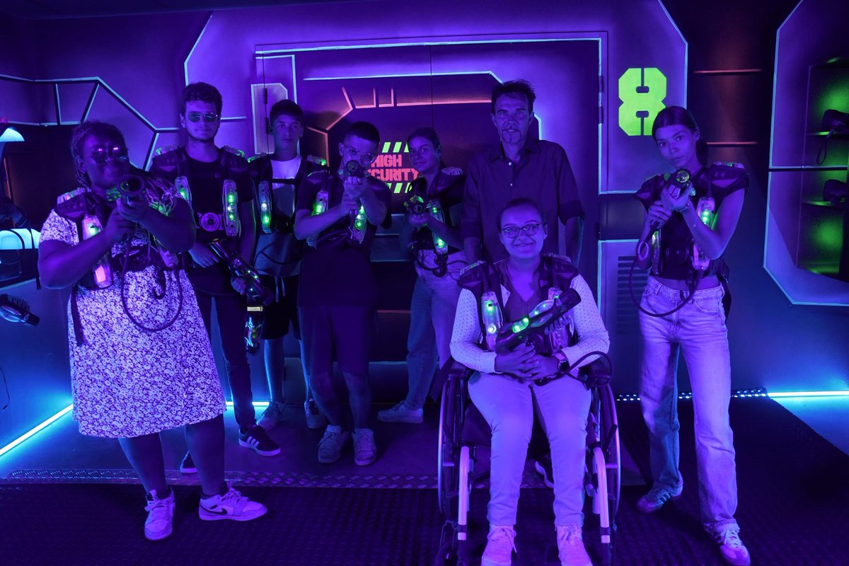 teqbowling's tweet photo. 🎯 Jeudi 24 juillet au @teqbowling
Un grand bravo aux jeunes de @espacejeanmoulin (Les Sables d’Olonne) venus se défier dans notre #lasergame ! 💥
👉 Ambiance de folie, bonne humeur et esprit d’équipe au rendez-vous 🤩
Merci pour votre énergie et votre bonne vibe 🙌 https://t.co/MHxiO8qJzz