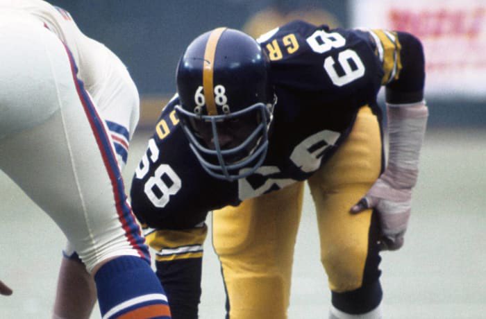 Bigweb52's tweet image. Who was the guy my dad said was the hardest to block at camp ? LC ! Dad said he was so quick and athletic while having such long arms he could tackle a guy or knock a pass down while engaged !
