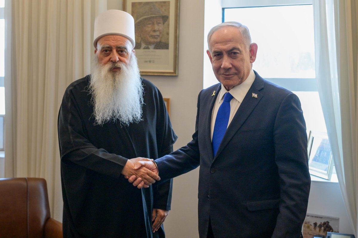 Prime Minister Benjamin Netanyahu met this evening in his Jerusalem office with the spiritual leader of the Druze community, Sheikh Muafak Tarif.