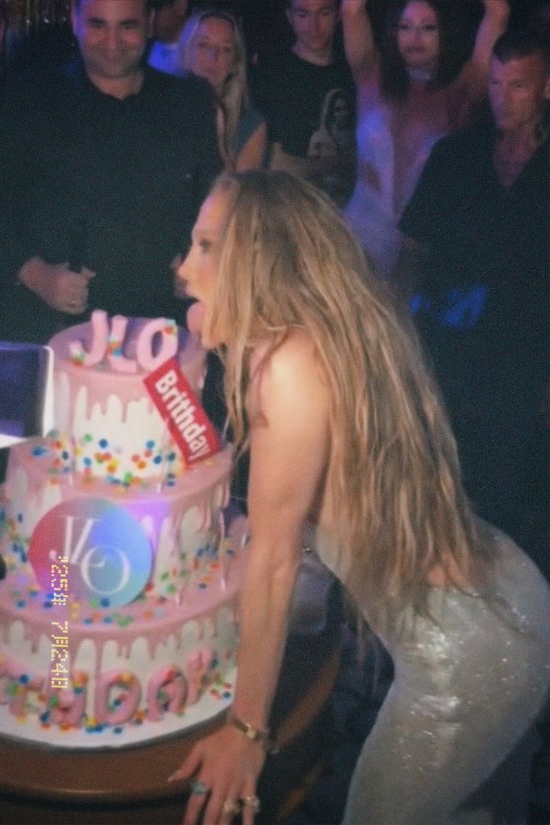 myaajlover's tweet image. Happy birthday to the queen!!! I love you much babes, 56 never looked this good🥳💓