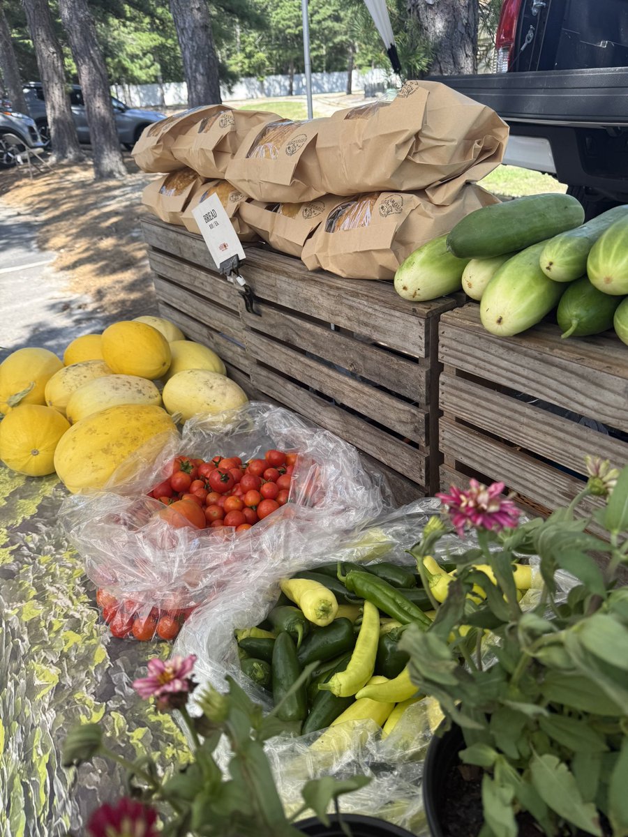 generousfarm's tweet image. We all set up an hour early π