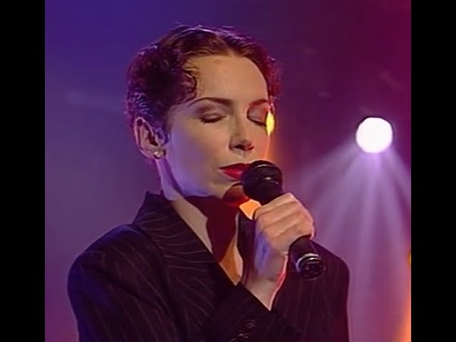 ProyectoBrit2's tweet image. Seguimos con los 90s...
Annie Lennox 🏴
Primitive (1992)
-Pop
-Tema de su Album debut como Solista "Diva" de 1992
-N°1 su Album en UK
youtu.be/X57Wwo_v-wc?si…