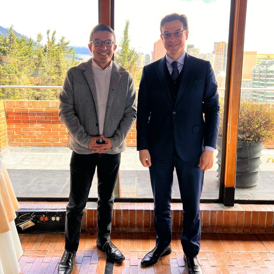 ONU-Habitat Países Andinos (@onuhabitatandin) on Twitter photo Seguimos impulsando el derecho a la #ViviendaAdecuada junto a aliados estratégicos como la <a href="/UniJaveriana/">Pontificia Universidad Javeriana</a> y la decanatura de <a href="/ArquidisenoPUJ/">Arquidiseño PUJ</a>, Alfonso Gómez Gómez, con quienes seguiremos trabajando y promoviendo la colaboración y la investigación en temas urbanos. Seguimos impulsando el derecho a la #ViviendaAdecuada junto a aliados estratégicos como la <a href="/UniJaveriana/">Pontificia Universidad Javeriana</a> y la decanatura de <a href="/ArquidisenoPUJ/">Arquidiseño PUJ</a>, Alfonso Gómez Gómez, con quienes seguiremos trabajando y promoviendo la colaboración y la investigación en temas urbanos.