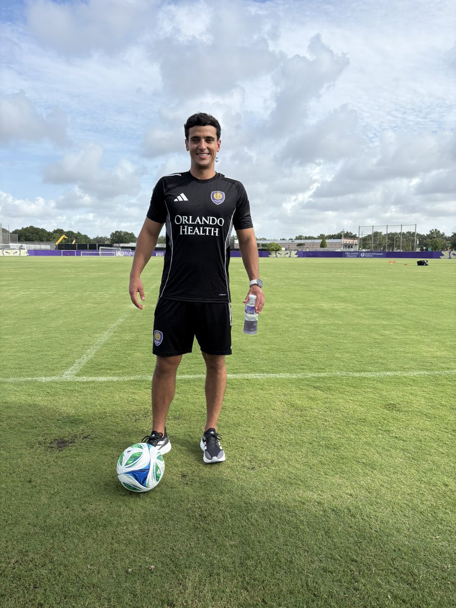 hugoriosneto's tweet photo. Yesterday I officially started as Manager of Insights and Analytics at @OrlandoCitySC, and I couldn’t be more excited. It feels incredible to be back in football—especially in an environment where colleagues have already been welcoming and eager to collaborate.

Over the past few years, I’ve been fortunate to experience the game from different angles: working inside a club, building products at a company, visiting friends and peers across other clubs, and diving deep into the academic side through conferences and research visits. Those diverse touchpoints shaped the foundation of my vision for an analytics department—one that will keep evolving, but is grounded in the lessons I’ve learned along the way.

I’m grateful to many people who contributed to this journey, but I want to especially thank:

- @rodripicchioni, @Pedro_Picchioni, and @RodrigoWeber from my time at @Atletico

- @CoolHandJakeGS from my time at @gemini_sports 

- Wagner Meira Jr, Adriano Pereira, and @jessejdavis1 from my academic endeavours

Here’s to building a top analytics department at @OrlandoCitySC that helps the club achieve its biggest goals, on and off the pitch. Ready to put it in all the work required for it. 💜🦁