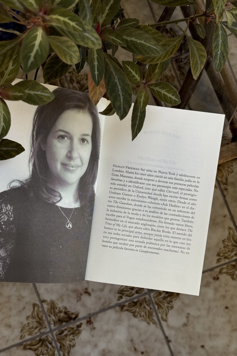 penguinlibrosar's tweet image. 🎥 No sabíamos que las películas que nos cambiaron la vida también nos estaban preparando para las luchas de hoy.
Un ensayo revelador sobre cómo el cine de los ochenta nos enseñó a ser más valientes, más feministas y más humanos.
📌 Novedad de julio