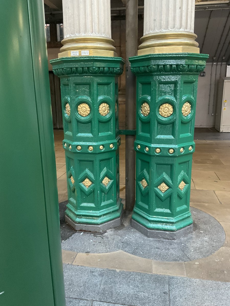 PotterVillamil's tweet image. #IronworkThursday Waverley Station