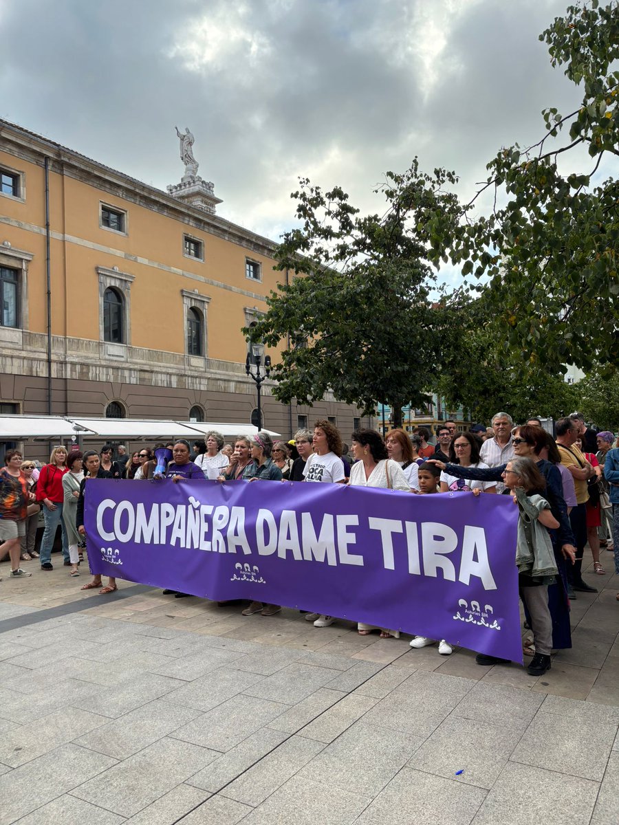 iuxixon's tweet image. ✊️♀️ ¡Escuchen a Daniel!
🟣 Concentración en #Xixón apoyando a Juana Rivas.