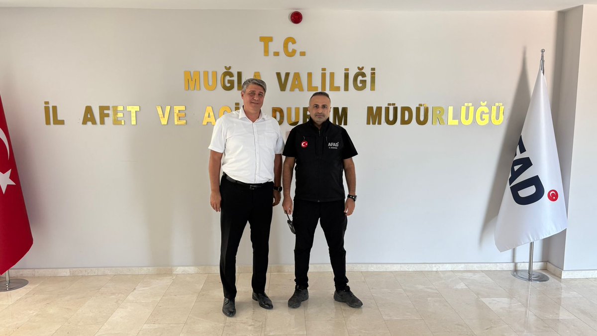 İl Nüfus ve Vatandaşlık Müdürümüz Sn. <a href="/UtkuCandan10/">Utku Candan</a> tarafından İl Afet ve Acil Durum Müdürü Sn. İshak CİNDİOĞLU' na makamında iadei ziyaret gerçekleştirildi. Misafirperverliği için Müdürümüze teşekkür ediyoruz.
<a href="/tcmuglavaliligi/">Muğla Valiliği</a> 
<a href="/AFAD_Mugla/">AFAD Muğla</a>