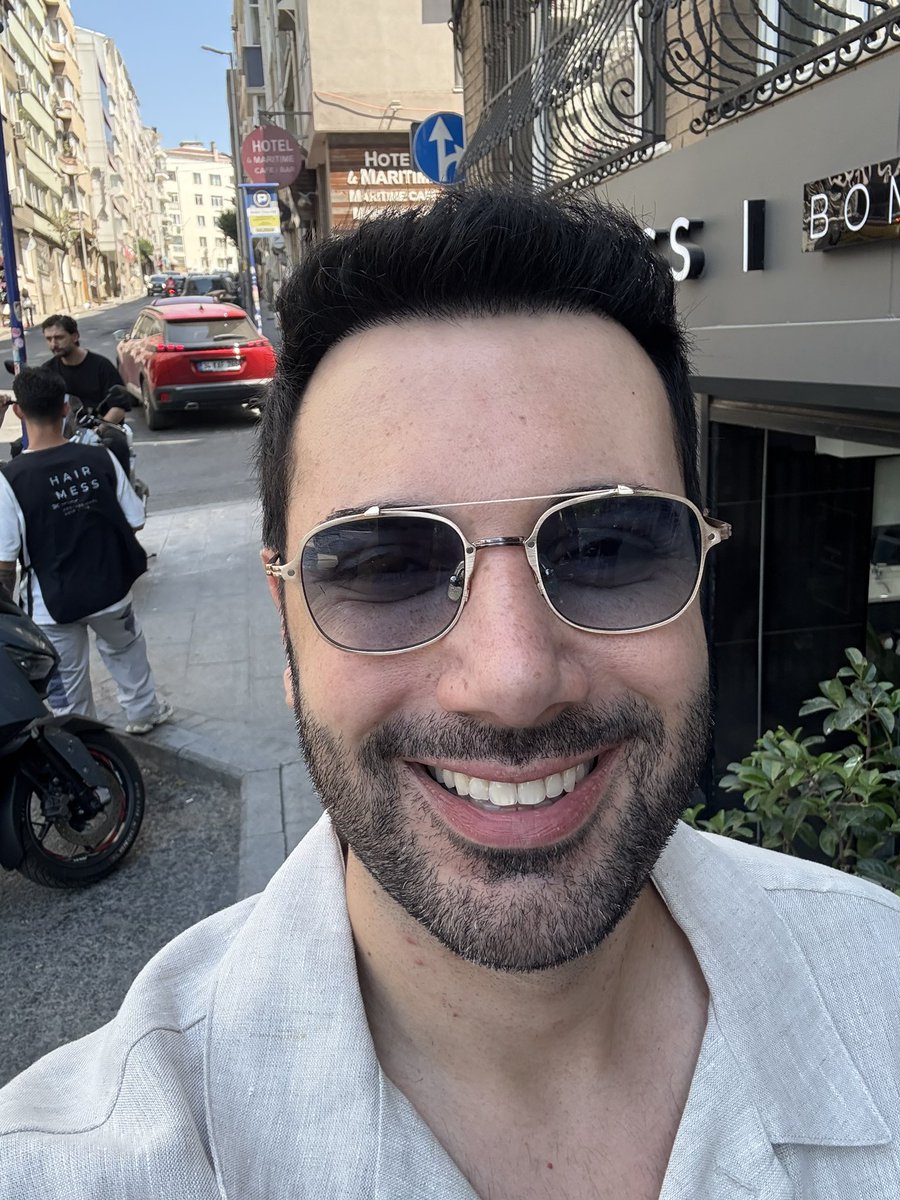 OnurSermikyeni's tweet photo. 0 güven veren erkek gülüşü. https://t.co/gPgvQmv1Sg