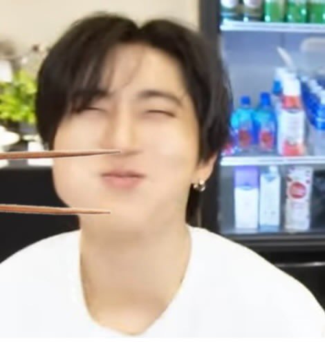 ت (@smilehjs_) on Twitter photo 