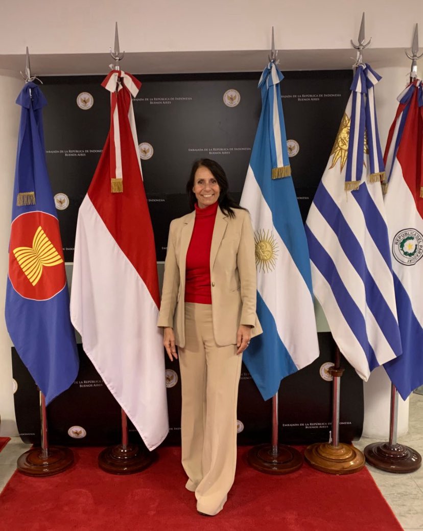 En la Embajada de Indonesia en Argentina, reunida con el equipo. Gracias Embajador  Sulaiman Syarif🇮🇩