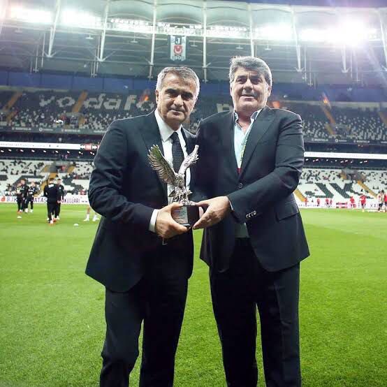 28095mc's tweet photo. @Besiktas Pazar imza töreni https://t.co/z1sRKFNWga