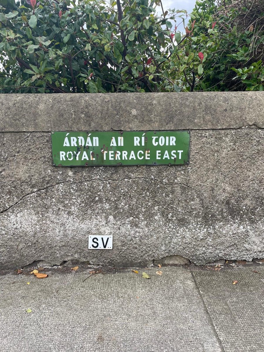 LorraineHallFG's tweet image. I’ve been contacted by a number of local residents associations to say that their beautiful old green street signs in Gaelic script have disappeared. @dlrcc confirmed they did not remove them. Please let me know if you noticed this in your area. @dunlaoghairecra @DunLaoghaireTT