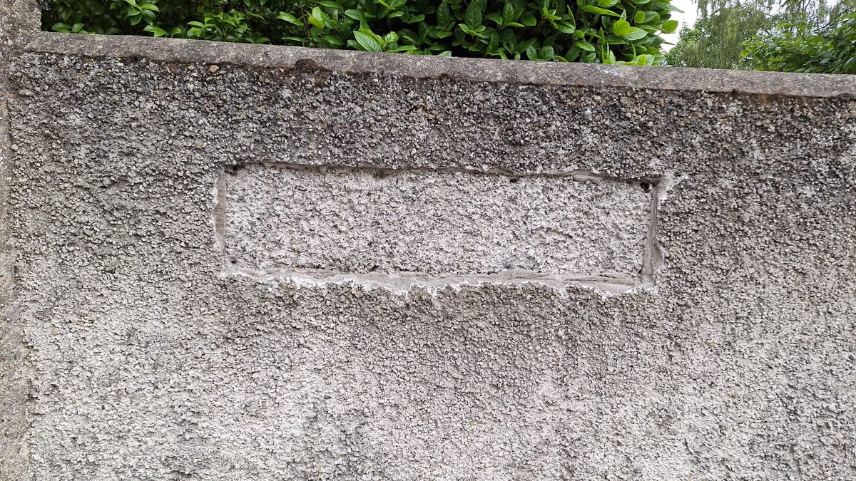 LorraineHallFG's tweet image. I’ve been contacted by a number of local residents associations to say that their beautiful old green street signs in Gaelic script have disappeared. @dlrcc confirmed they did not remove them. Please let me know if you noticed this in your area. @dunlaoghairecra @DunLaoghaireTT