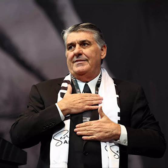 kusura bakmayın beyler sezonun en önemli maçına sağ beksiz sol beksiz sağ kanatsız ve sol kanatsız çıkaran yönetimi yemeden hoca yemem ben