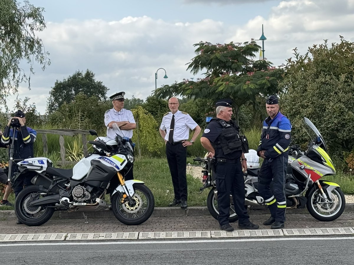 prefet59's tweet image. #SécuritéRoutière
𝐎𝐩𝐞́𝐫𝐚𝐭𝐢𝐨𝐧 𝐝𝐞 𝐬𝐞́𝐜𝐮𝐫𝐢𝐭𝐞́ 𝐫𝐨𝐮𝐭𝐢𝐞̀𝐫𝐞 𝐚̀ 𝐂𝐮𝐢𝐧𝐜𝐲
👮♀️ Ce jeudi 24 juillet, Pierre Azzopardi, sous-préfet de Douai, a participé à un contrôle routier mené par la police nationale.
☀️ À l’occasion des départs en vacances, ces…