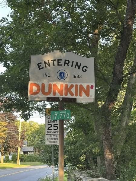 therealbaldtim's tweet image. Okay, a new Dunkin is a big deal in New England, but enough to change the name of Stow, MA for the day?
Maybe it's because the town has been DDless since COVID shutdowns killed the 2 in town