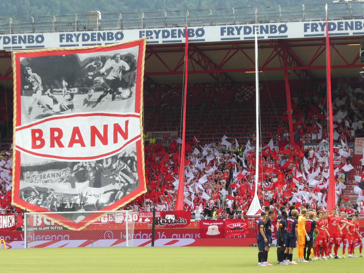 1908_Johnny's tweet image. TB med en europavimpel malt ned på et grundig detaljenivå før kamp i går. Slikt koster - Støtt Tifo Bergen på Vipps #39836!