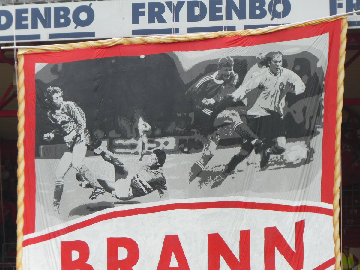 1908_Johnny's tweet image. TB med en europavimpel malt ned på et grundig detaljenivå før kamp i går. Slikt koster - Støtt Tifo Bergen på Vipps #39836!