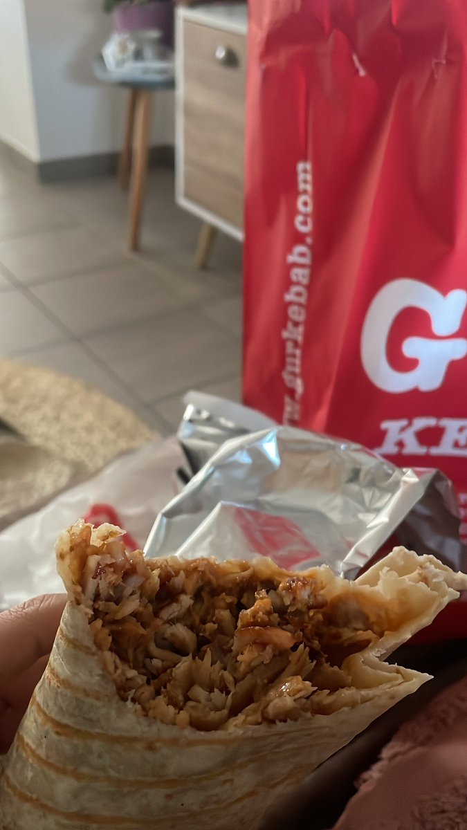 NadirTchaing's tweet image. Ma vie se résume à manger