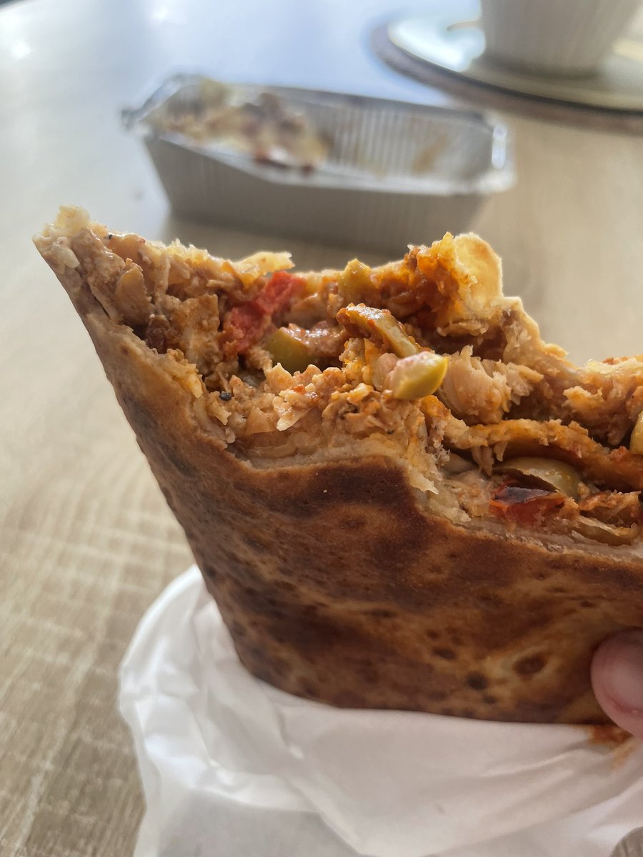 NadirTchaing's tweet image. Ma vie se résume à manger