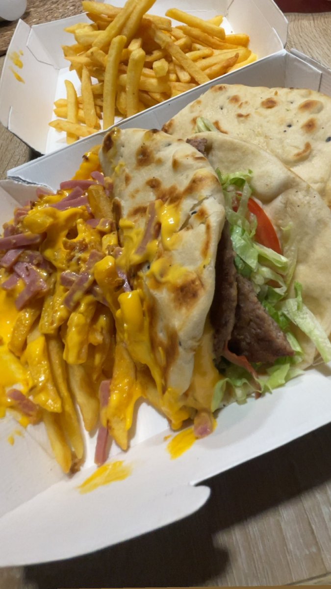 NadirTchaing's tweet image. Ma vie se résume à manger
