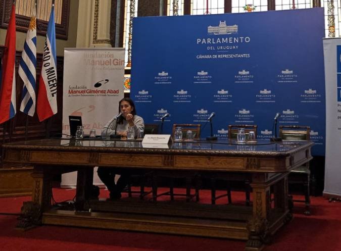 Gustavo Gómez (@gusgomezgermano) on Twitter photo Las #IA no "alucinan". Tampoco "aprenden" ni "razonan".
Está Beatriz Busaniche <a href="/beabusaniche/">Beatriz Busaniche💚</a> de #FundaciónViaLibre en Uruguay en una nueva actividad organizada por <a href="/Parlamento_UY/">Parlamento del Uruguay</a>, su Escuela de Gobierno y <a href="/PNUDUruguay/">PNUD Uruguay</a>.
Tema? Regulación de la IA y vigilancia digital. Las #IA no "alucinan". Tampoco "aprenden" ni "razonan".
Está Beatriz Busaniche <a href="/beabusaniche/">Beatriz Busaniche💚</a> de #FundaciónViaLibre en Uruguay en una nueva actividad organizada por <a href="/Parlamento_UY/">Parlamento del Uruguay</a>, su Escuela de Gobierno y <a href="/PNUDUruguay/">PNUD Uruguay</a>.
Tema? Regulación de la IA y vigilancia digital.