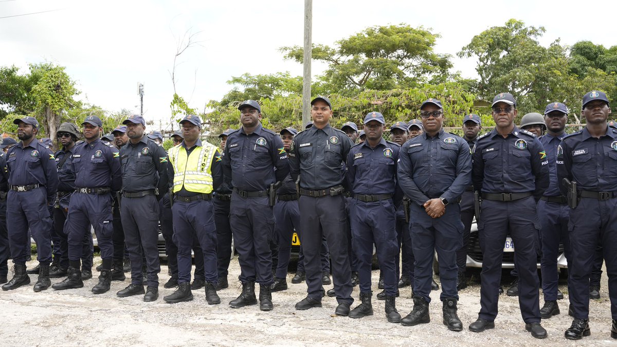 JamaicaConstab's tweet image. Highlights from Dr. Kevin Blake, Commissioner of Police and other members of the JCF High Command visit to the Westmoreland Division.
#CPAreaVisit
#StationVisit
#AreaVisit
#AForce4Good