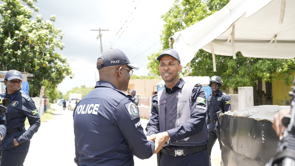 JamaicaConstab's tweet image. Highlights from Dr. Kevin Blake, Commissioner of Police and other members of the JCF High Command visit to the Westmoreland Division.
#CPAreaVisit
#StationVisit
#AreaVisit
#AForce4Good