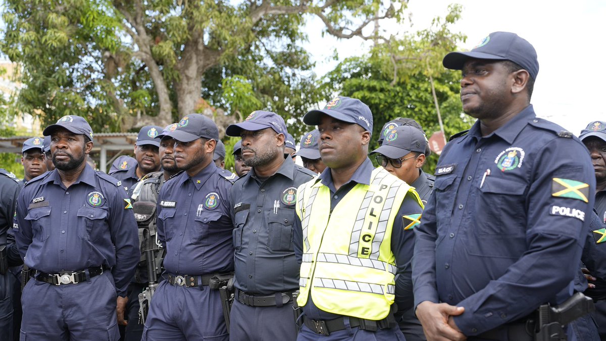 JamaicaConstab's tweet image. Highlights from Dr. Kevin Blake, Commissioner of Police and other members of the JCF High Command visit to the Westmoreland Division.
#CPAreaVisit
#StationVisit
#AreaVisit
#AForce4Good