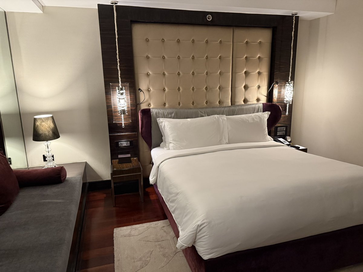dhimantn's tweet image. Got to love the Opera suite. It’s become my new address in recent times. Never an ordinary day @SofitelMumbai ! The team is top notch!