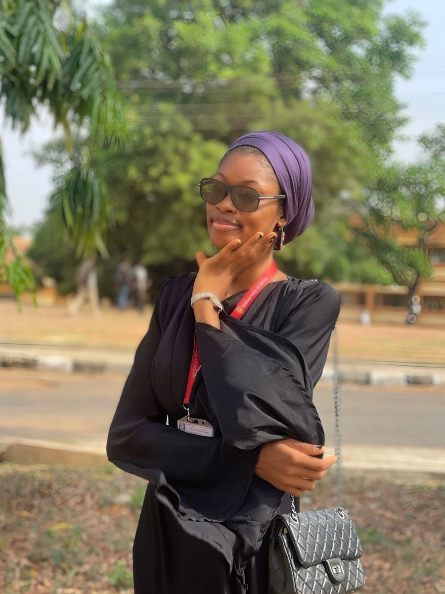 zeeycontents's tweet image. ⚖️A law babe and copywriter✍️☺️.