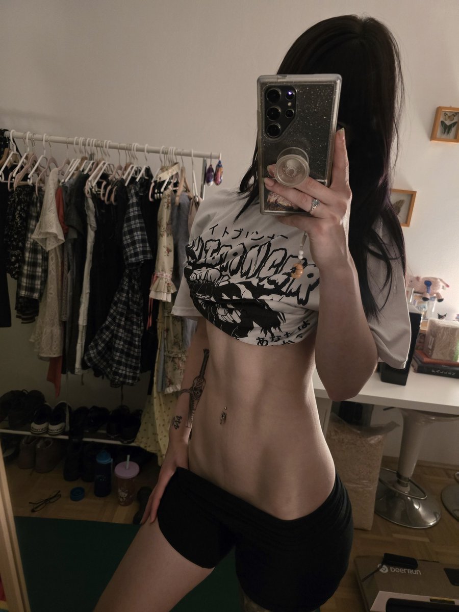 The abs are ALMOST Mortal Kombat character worthy