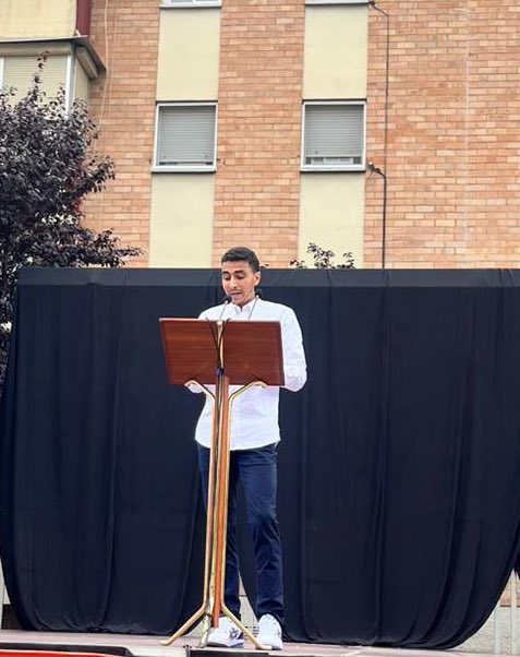 Avui <a href="/ibrachakir/">IBRACADABRA🎩✨</a> atleta olímpic i fill del barri, ha inaugurat les festes de l’Espirall 💛
Un exemple d’humilitat, esforç i integració. Gràcies per inspirar-nos! 🙌