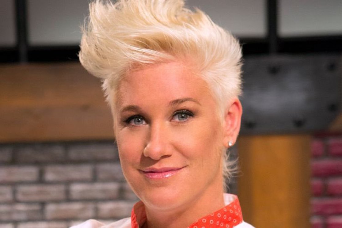 Amazing971862's tweet photo. ‘Food Network’ star celebrity chef Anne Burrell took her own life 🙏 🕊️ https://t.co/KRAcFTucf8