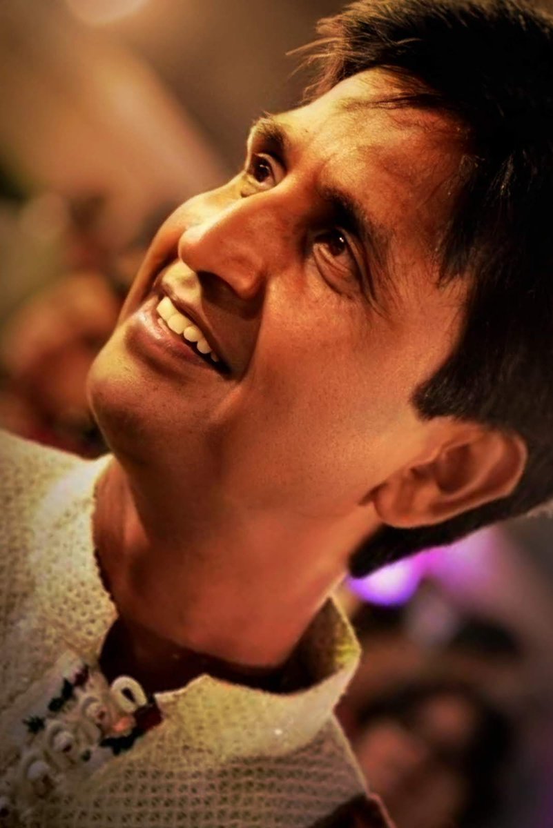 littlejoy009's tweet image. जो किए ही नहीं कभी मैंने
वो भी वादे निभा रहा हूँ मैं,
मुझसे फिर बात कर रही है वो
फिर से बातों में आ रहा हूँ मैं...!”❤️
@DrKumarVishwas