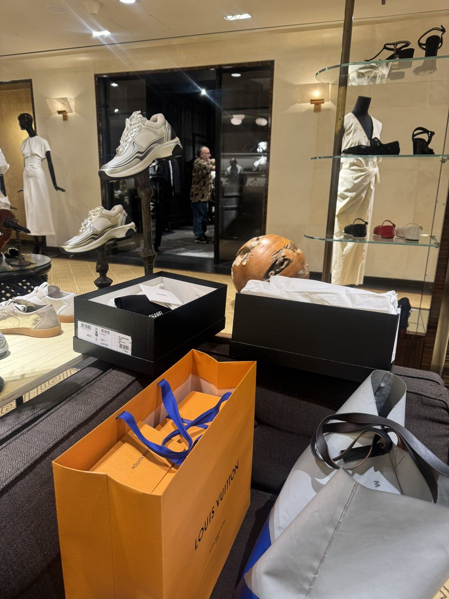 mozzymaserati's tweet image. Let’s go shopping &amp;amp; then to Pergola