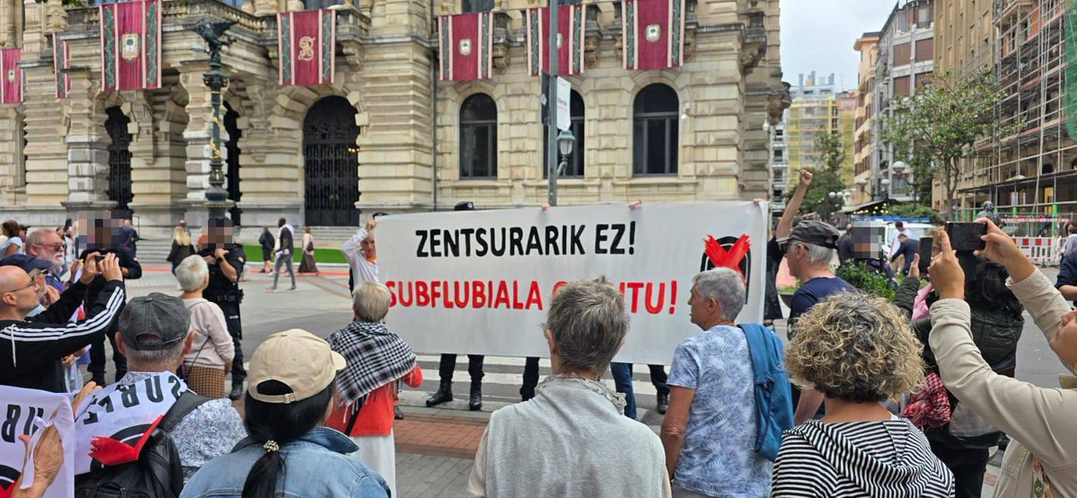agustin goikoetxea (@goikodeustu) on Twitter photo Seis personas han sido identificadas hoy en la protesta de <a href="/subflubialaez/">SubflubialaEz</a>. A muchos de los presentes en la recepción que ha tenido lugar en el palacio foral se les llena la boca al hablar de escuchar a la ciudadanía pero a la primera de cambio hacen lo posible por acallarla. Seis personas han sido identificadas hoy en la protesta de <a href="/subflubialaez/">SubflubialaEz</a>. A muchos de los presentes en la recepción que ha tenido lugar en el palacio foral se les llena la boca al hablar de escuchar a la ciudadanía pero a la primera de cambio hacen lo posible por acallarla.