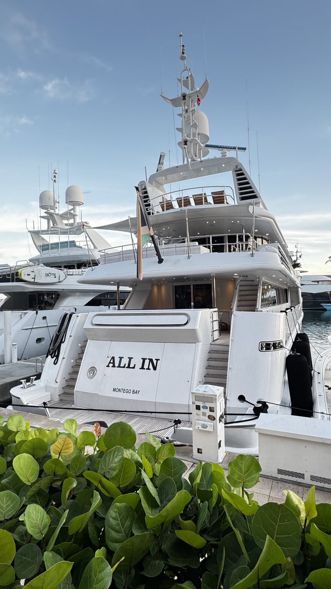 LockDIN_Sean's tweet image. Something that hit home, walking the marina @atlantisbahamas the other day. $ltnc #lockdin #OG Lockdin.com