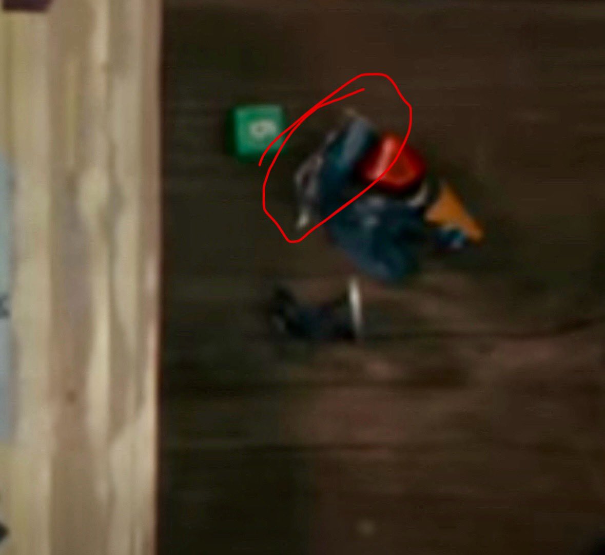 Fuckmikewheeler's tweet image. As I said, Mike frs gave Will the Wise to Holly to protect her, and this just strengthens it, no other character looks like that.