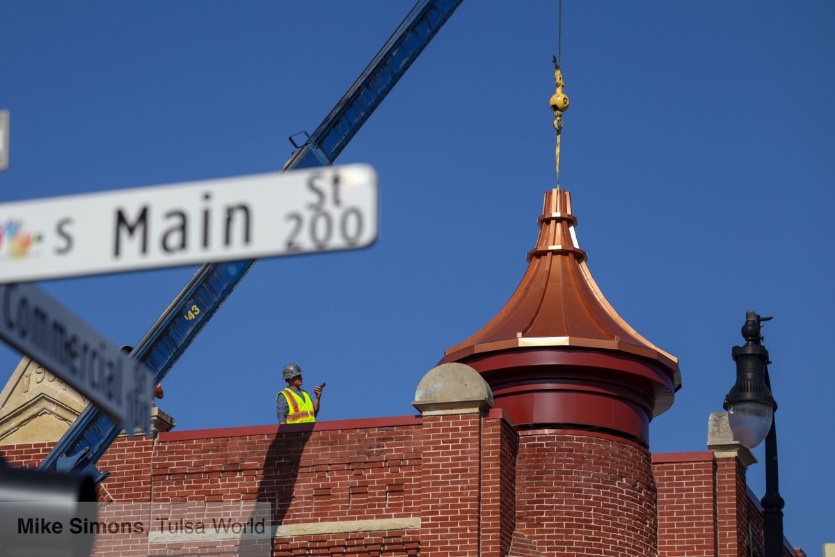 A cupola is returned to historic Broken Arrow building tulsaworld.com/news/collectio… #brokenarrow #tulsa #architecture #cupola #operahouse