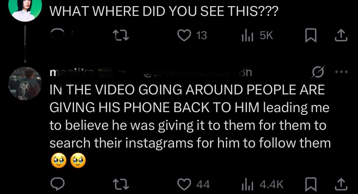 DeluriaD's tweet image. If you see tweets about how Louis passes his phone around, this is where that shit started. Oh ffs🤦🏼♀️