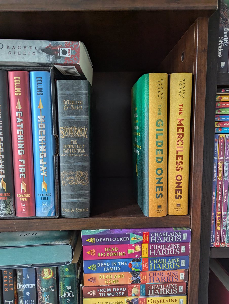 ctotheourtney04's tweet photo. Working on clearing off my shelves, get through those unread books. Going not too shabbily! The 2nd pic, that shelf was overflowing before!

Read about 30 books so far for the year. Making room on the shelves. 

Lol just to get more books...

Endless cycle 🙄

#amreading
#books https://t.co/1qAkhIVxxM