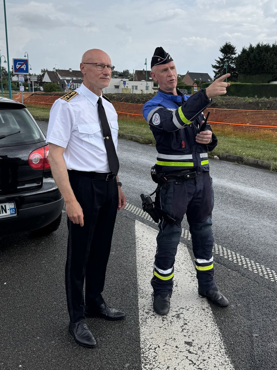 prefet59's tweet image. #SécuritéRoutière
𝐎𝐩𝐞́𝐫𝐚𝐭𝐢𝐨𝐧 𝐝𝐞 𝐬𝐞́𝐜𝐮𝐫𝐢𝐭𝐞́ 𝐫𝐨𝐮𝐭𝐢𝐞̀𝐫𝐞 𝐚̀ 𝐂𝐮𝐢𝐧𝐜𝐲
👮♀️ Ce jeudi 24 juillet, Pierre Azzopardi, sous-préfet de Douai, a participé à un contrôle routier mené par la police nationale.
☀️ À l’occasion des départs en vacances, ces…